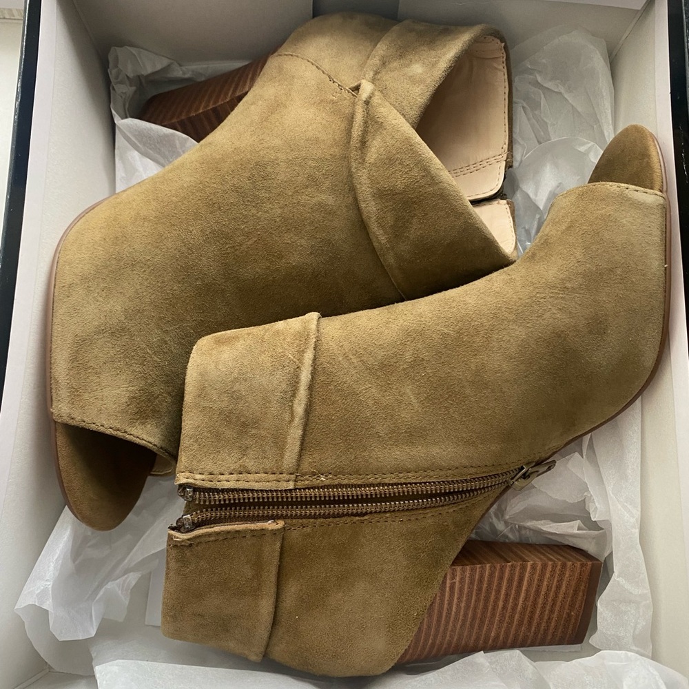 Nine West Zenaideo Green Suede Cuffed Ankle Booties 8.5